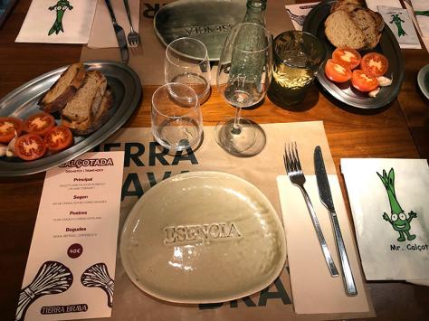 Calçotada Barcelona Tierra Brava Eixample Mercado del Ninot cocina catalana tradicional