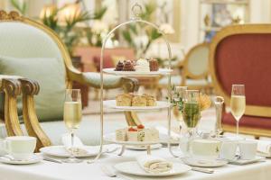 Art & afternoon tea, The Palace Barcelona