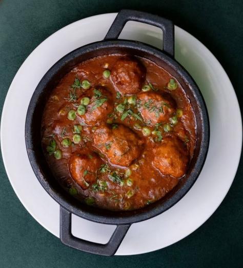 Casa Leopoldo, Rosa Gil, homenaje, Raval, cocina catalana, rabo de toro, albóndigas con sepia, paella de marisco, restaurantes emblemáticos, Barcelona, Pepe Carvalho, Manuel Vázquez Montalbán