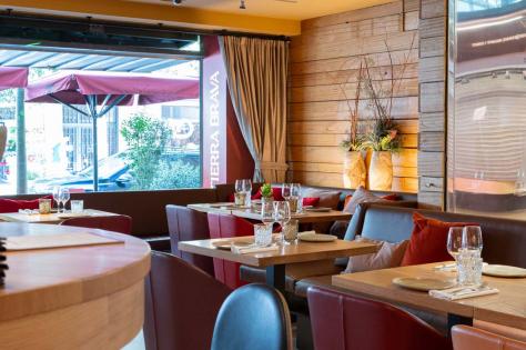 Calçotada Barcelona Tierra Brava Eixample Mercado del Ninot cocina catalana tradicional